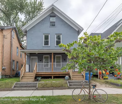 102 Henry St, Kingston, NY 12401