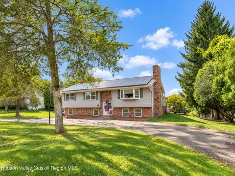 411 Linderman Ave, Kingston, NY 12401