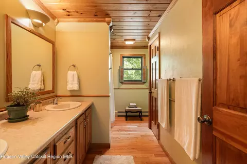 Bath - 50 Hoefer Rd, Red Hook, NY 12571 photo 1 of 3