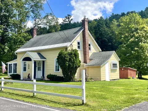 304 County Route 17 Rte, Jewett, NY 12444