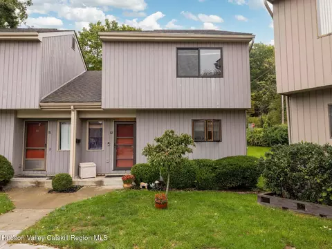82 Rondout Hbr, Port Ewen, NY 12466