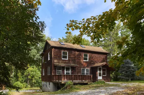 49 Oak St, Rhinebeck, NY 12572