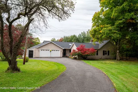 134 Craver Rd, East Greenbush, NY 12061