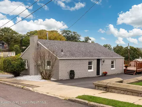 35 Sycamore St, Kingston, NY 12401