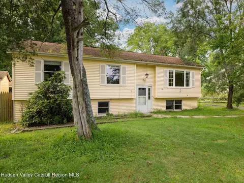 26 Cathy Jo Pl, Accord, NY 12404