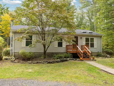 41 Dooley Dr, Saugerties, NY 12477