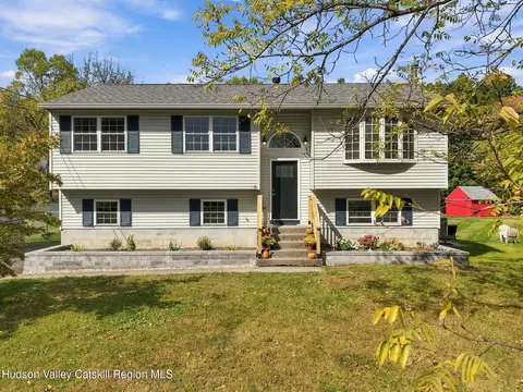611 N Elting Corners Rd, Highland, NY 12528