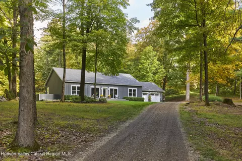 10 Old Primrose Hill Rd, Rhinebeck, NY 12572