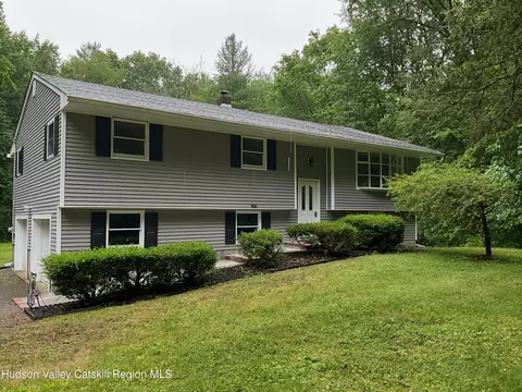 71 Shivertown Rd, New Paltz, NY 12561