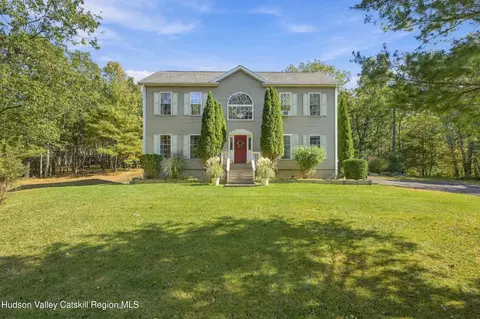 19 Brayden Ln, Saugerties, NY 12477