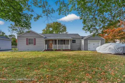 14 Simmons St, Saugerties, NY 12477