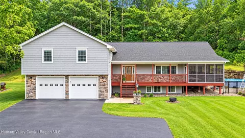 478 High Rock Rd, New Baltimore, NY 12124