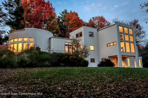 79 Punsit View Dr, Chatham, NY 12037