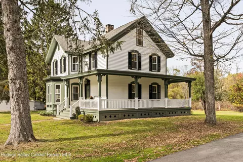 23 Frog Aly, Old Chatham, NY 12136