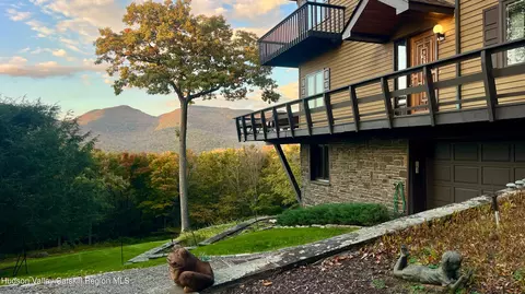 438 Macdaniel Rd, Bearsville, NY 12409