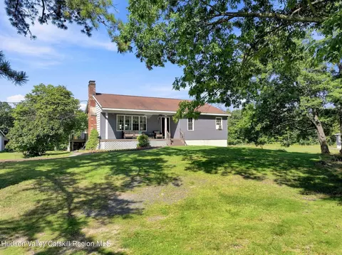 39 Columbia Ave, Philmont, NY 12565