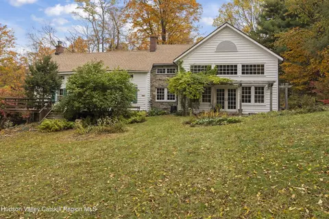 140 Deer Ridge Dr, Staatsburg, NY 12580