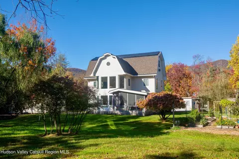 206 Reynolds Rd, Woodstock, NY 12498