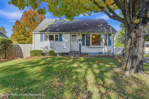 12 Edgewood Dr, Saugerties, NY 12477