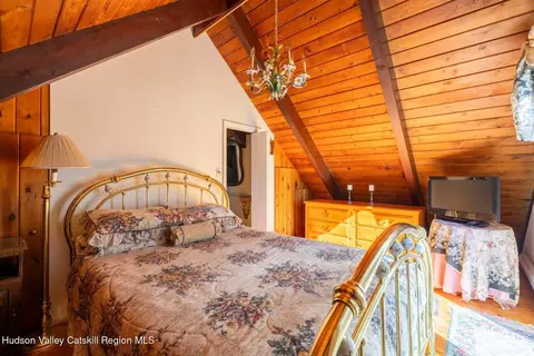 Bedroom - 730 Mill St, Windham, NY 12496 photo 6 of 9