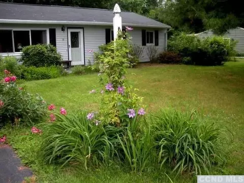 10 Robin Rd, Kinderhook, NY 12106 photo 2
