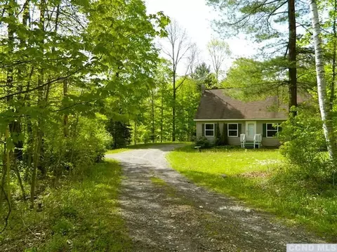 240 Middle Rd, Austerlitz, NY 12017 photo 2