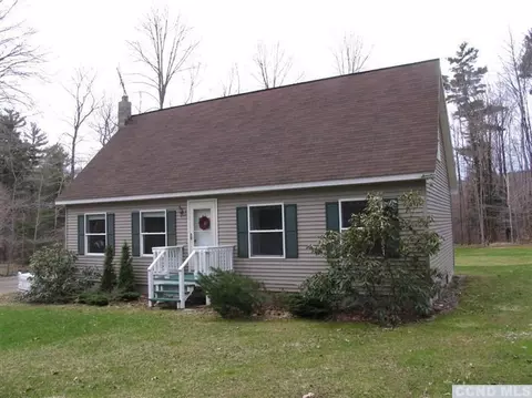 240 Middle Rd, Austerlitz, NY 12017 photo 4