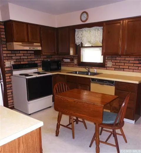69 Whitney Dr, Valatie, NY 12184 photo 4