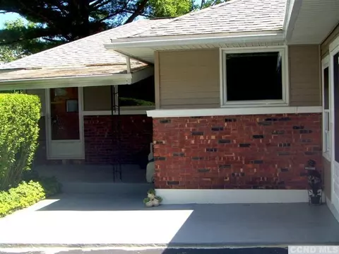 331 Maple Ave, Bethlehem, NY 12158 photo 4