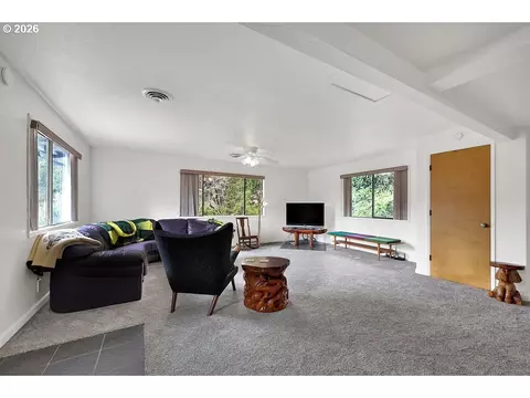 Living - 85183 Chezem Rd, Eugene, OR 97405 photo 7 of 9