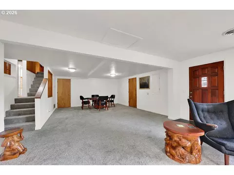 Living - 85183 Chezem Rd, Eugene, OR 97405 photo 8 of 9