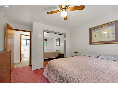 Bedroom - 85183 Chezem Rd, Eugene, OR 97405 photo 3 of 7