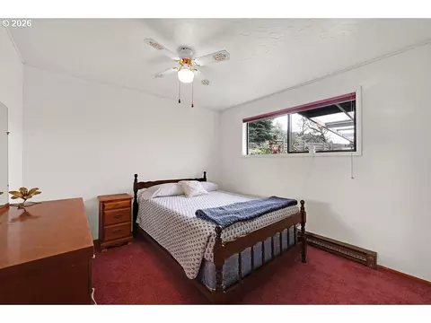 Bedroom - 85183 Chezem Rd, Eugene, OR 97405 photo 5 of 7