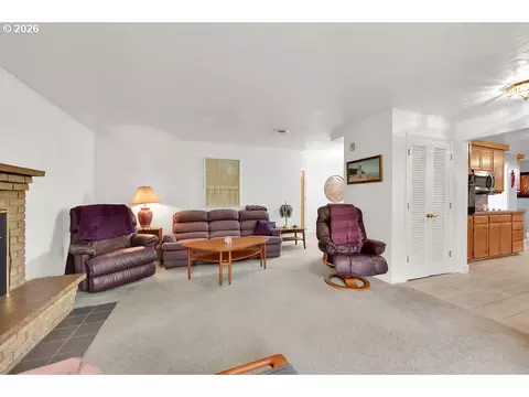 Living - 85183 Chezem Rd, Eugene, OR 97405 photo 3 of 9