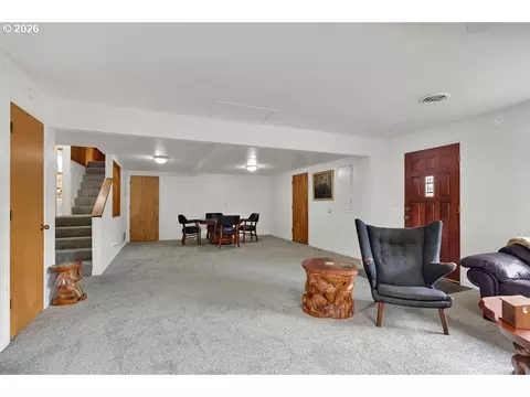 Living - 85183 Chezem Rd, Eugene, OR 97405 photo 9 of 9