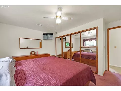 Bedroom - 85183 Chezem Rd, Eugene, OR 97405 photo 2 of 7