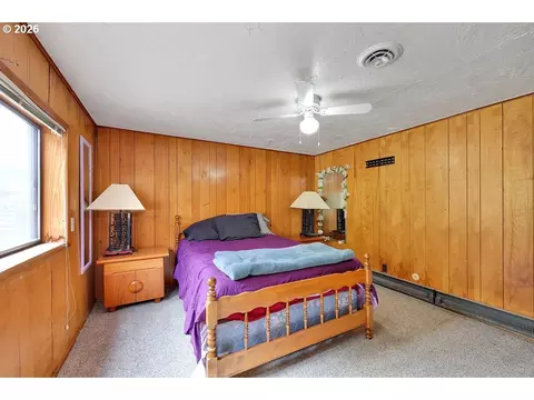 Bedroom - 85183 Chezem Rd, Eugene, OR 97405 photo 7 of 7