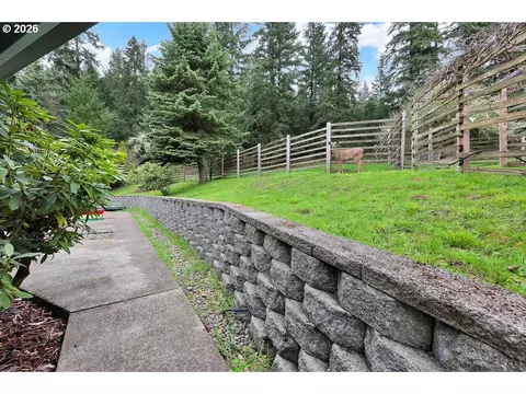 Exterior - 85183 Chezem Rd, Eugene, OR 97405 photo 2 of 4