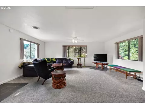 Living - 85183 Chezem Rd, Eugene, OR 97405 photo 6 of 9