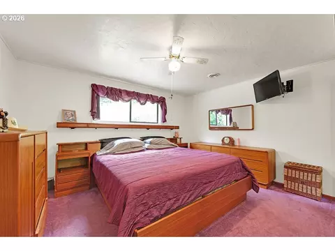 Bedroom - 85183 Chezem Rd, Eugene, OR 97405 photo 1 of 7