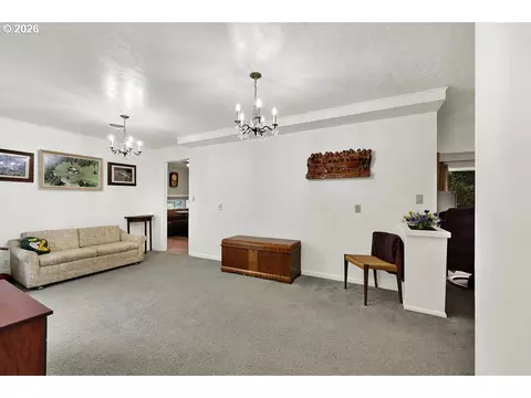 Living - 85183 Chezem Rd, Eugene, OR 97405 photo 5 of 9