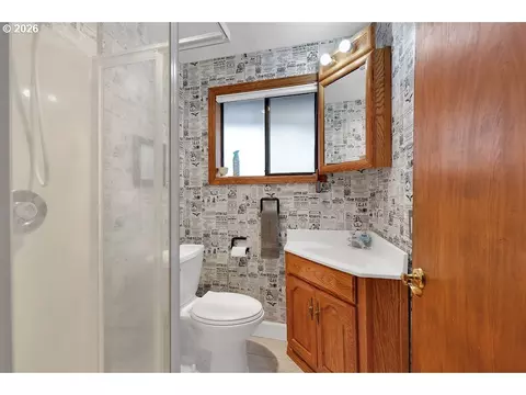 Bath - 85183 Chezem Rd, Eugene, OR 97405 photo 1 of 2