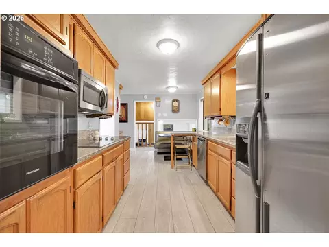 Kitchen - 85183 Chezem Rd, Eugene, OR 97405 photo 1 of 7