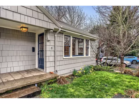 4030 SE Ivon St #1, Portland, OR 97202
