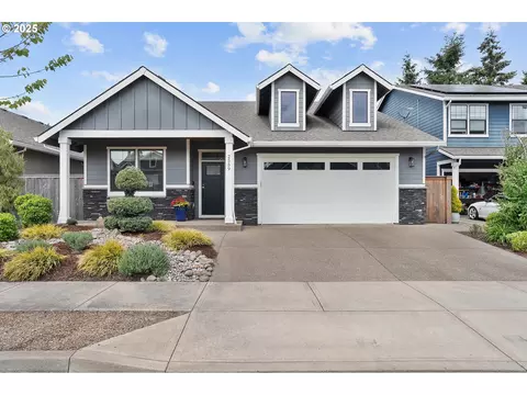 2559 N Lydia Loop, Hubbard, OR 97032