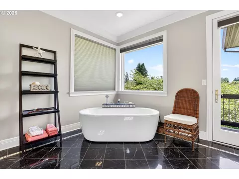 Bath - 4160 SE Augusta Loop, Gresham, OR 97080 photo 2 of 5