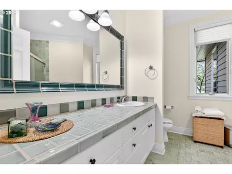 Bath - 4160 SE Augusta Loop, Gresham, OR 97080 photo 4 of 5
