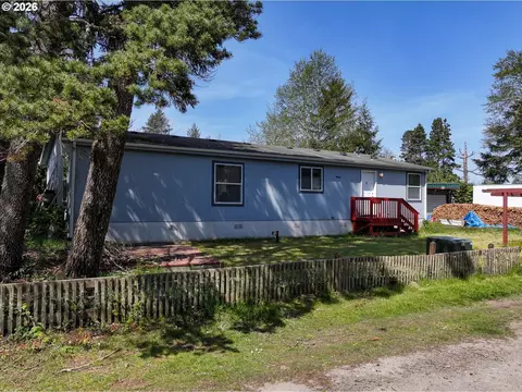 24215 Y Ln, Ocean Park, WA 98640