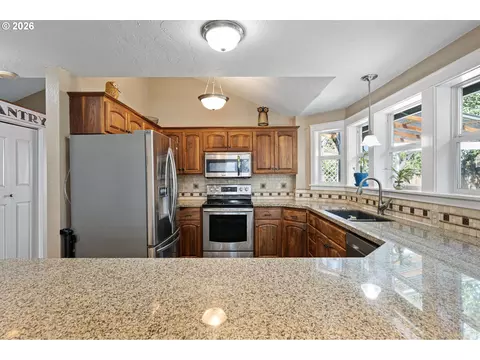 Kitchen - 5268 Sugarpine Cir, Eugene, OR 97402 photo 3 of 4