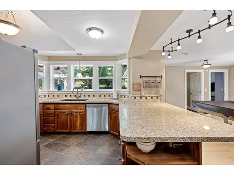 Kitchen - 5268 Sugarpine Cir, Eugene, OR 97402 photo 1 of 4